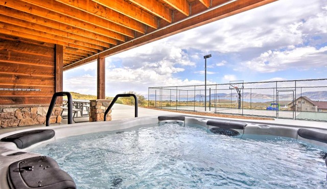 Cabin with Beach Access, Sport Court, Hot Tub and View