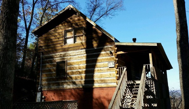 Cabin with beautiful view, on 'Peaceful Side of the Smokies'
