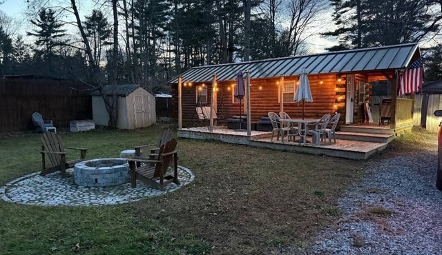 Cabin with big fenced yard-firepit-walking distance to Sacandaga lake- pets ok