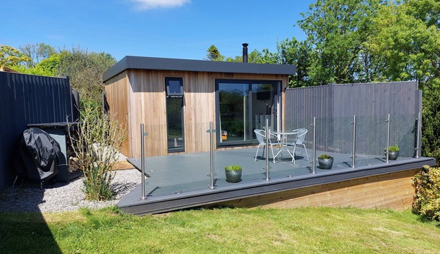 Cabin with countryside views, close to Saundersfoot & Tenby