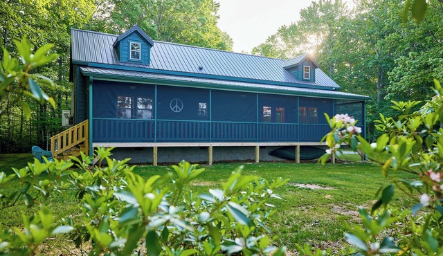 Cabin with Fishing Pond and Gorgeous Bluff Views!