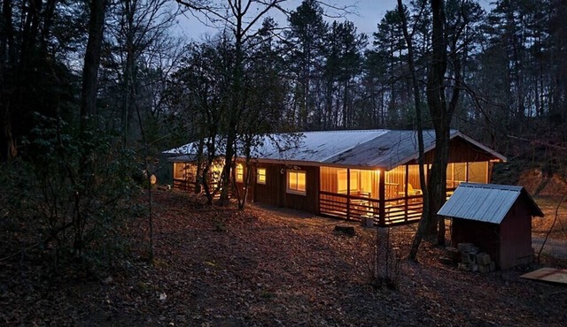 Cabin with Hot Tub Firepit and Fireplace near waterfalls, wineries on 1.25 acres