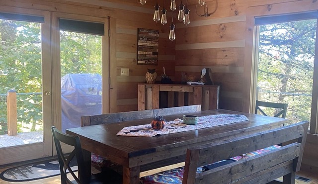 Cabin with Hot Tub on Golf Course Close to Stone Mountain State Park