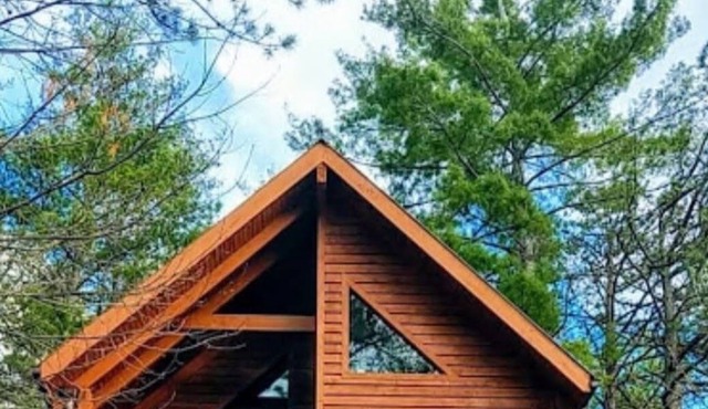 Cabin with Hot Tub 1 MI to Blue Ridge Parkway