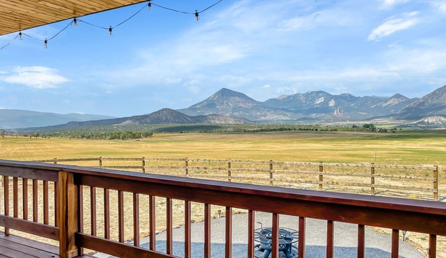 Cabin with Jaw-dropping Views near Black Canyon