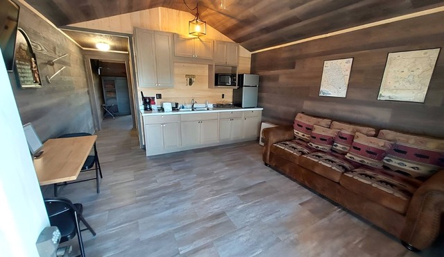 Cabin with Living Area, Kitchen, and Scenic Outdoors Ideal for Nature Seekers