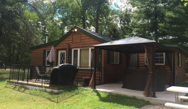 Cabin with outdoor hot tub and view of Second Lake!