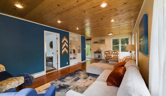 Cabin with private beach access to Lake Minnewaska