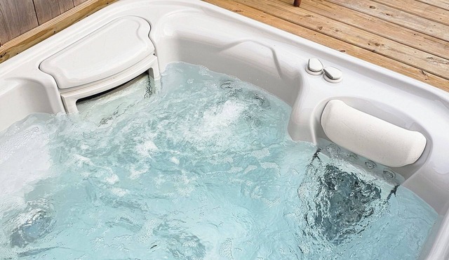 Cabin with Private HOT TUB! 8 minutes to Ark Encounter!