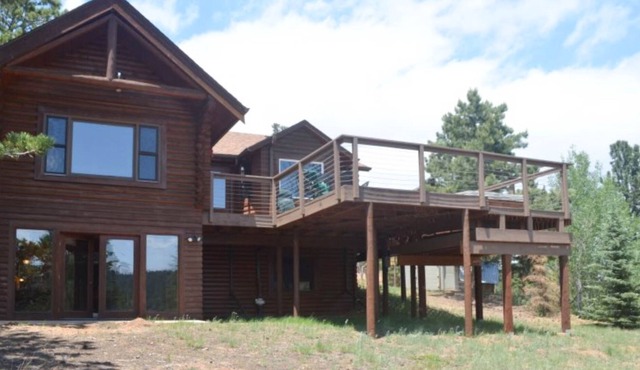 Cabin with private hot tub, lake and mountain views, large deck