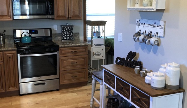 Cabin with Spa and Arcades 7 mins to Ski Resort