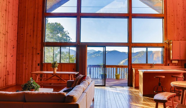 cabin with spectacular views surrounded by miles of parkland