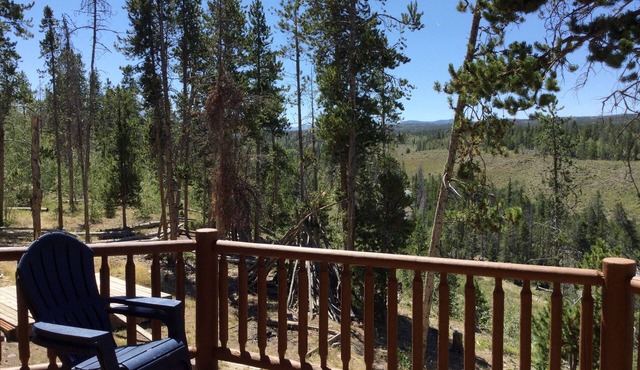 CABIN with STUNNING views on Bear River, HOT TUB access, ATV rentals available
