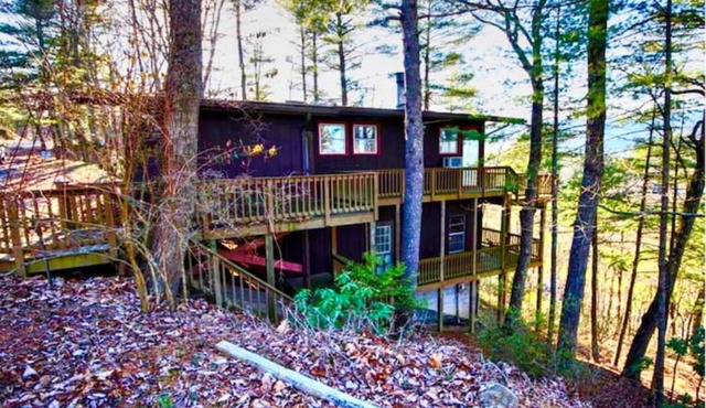 Cabin with Stunning Lake View