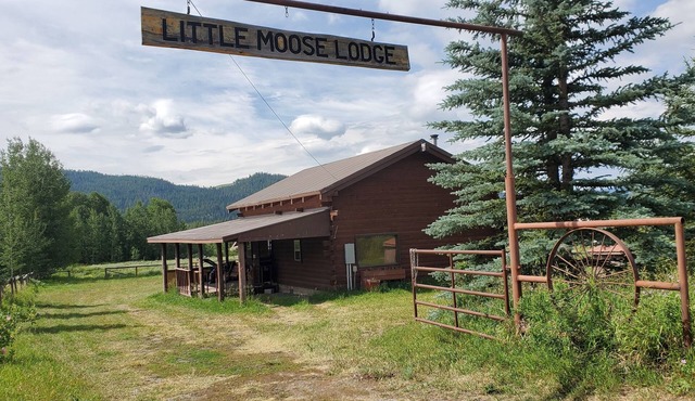 Cabin with Teton view nestled between Grand Teton National Park and Yellowstone