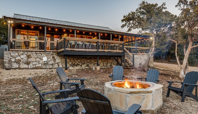 Cabin with Views, AMAZING POOL, Pickleball, & Game Building on 16 Acres!