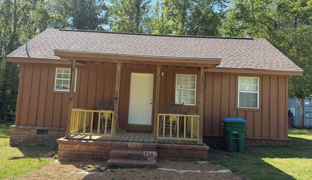 cabin with WiFi and AC in Gore Springs for hunters/lodging/fishermen