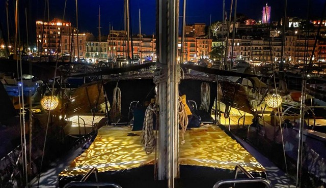 Cabine privée dans un voilier aménagé cosy