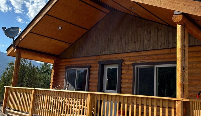 Cabins in the mountains next to Yellowstone National Park!
