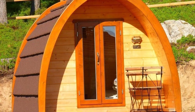 Cabins of 6m2 for 2 people.