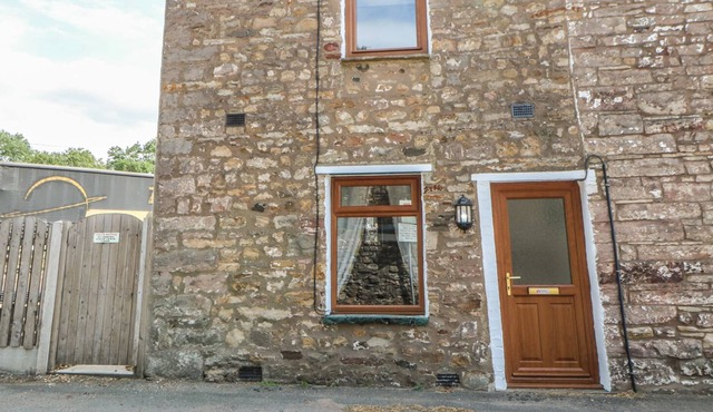 CABINTEELY, pet friendly, with open fire in Brough