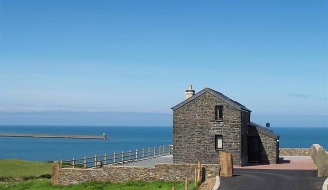 CABLE COTTAGE, family friendly, country holiday cottage in Fishguard