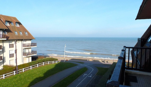 Cabourg: 1-bedroom apartment near beach with pool and parking