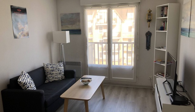 Cabourg: Beachside apartment, balcony, internet, parking