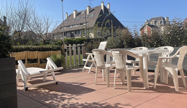 Cabourg - Comfortable apartment 1/6pers WIFI in RDJ with terrace 100m beach