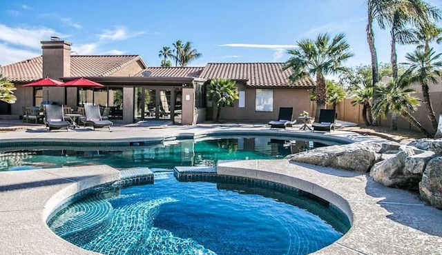 Cactus Casa! Pool/spa, game room, Putting Grn, 8 Bdr