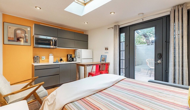 Cactus Garden Getaway: Sam Hughes Studio - Minutes to the Gem Show!