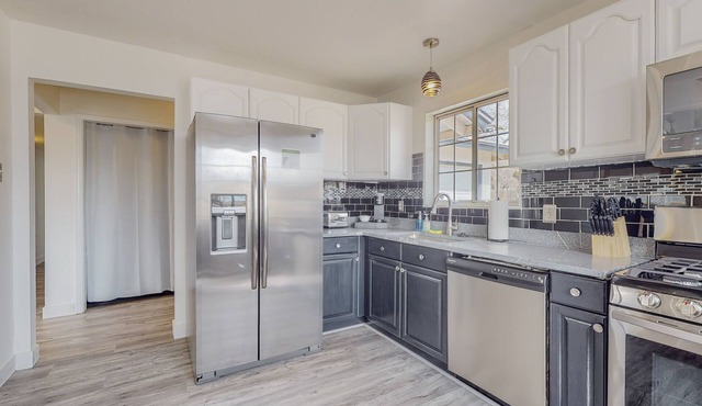 Cactus Hills, Mountain View and Hiking Nearby