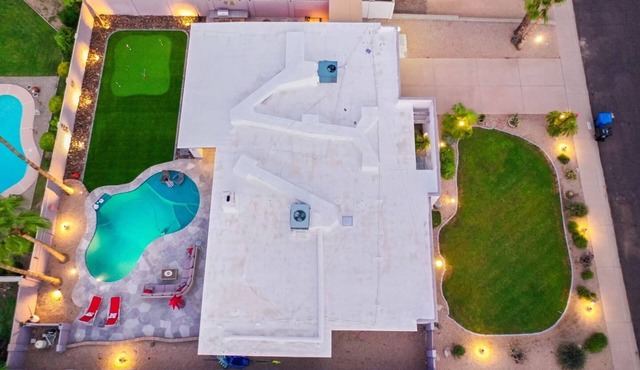 Cactus Manor, Heated Pool ! Putting Green! Centrally located