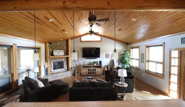 Caddo Riverside Retreat