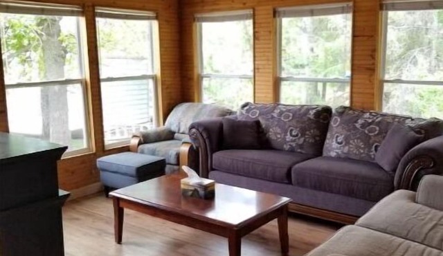 Caddy Lake Beach House - Waterfront Beach Access!