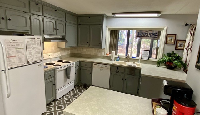 Caddy Shack #2 - 4 BR sleeps up to 12 w/Ping Pong, Shuffleboard, Arcades & more!