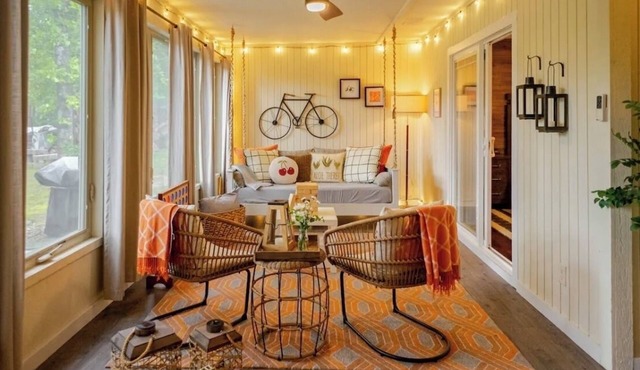 CaddyShack~ Newly remodeled townhome yards from back 40 bike trails