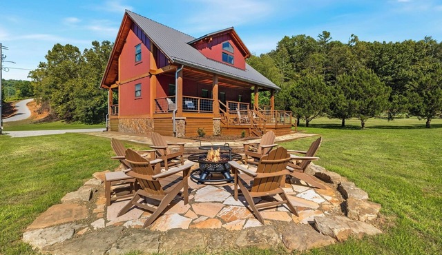 Cade’s Cabin in the beautiful Ozark Mountains- sleeps 8