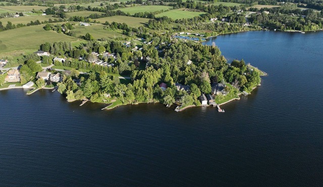 Cadigan's Camp and Cottages North of peterborough on Pigeon lake, Great beach