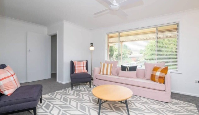 Cadogan House - Located in Heart of Orange CBD