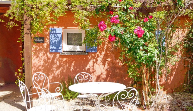 Cadouin - sleeps 4 guests in 2 bedrooms