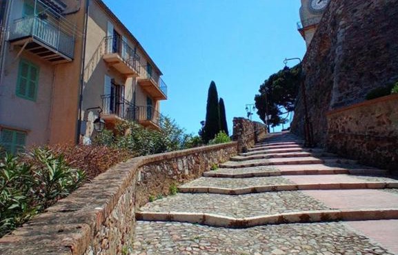 Cadre de rêve mais vous faites le ménage- very good prices but you have to clea-n th-e flat