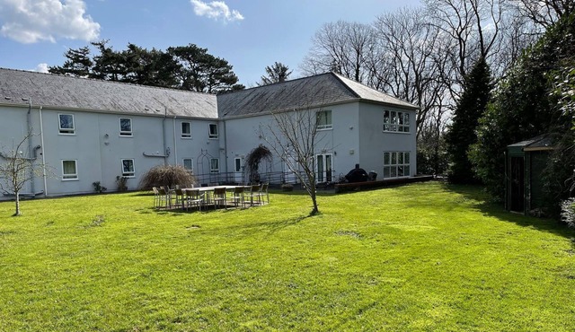 CADWALADR, pet friendly, luxury holiday cottage in Caernarfon