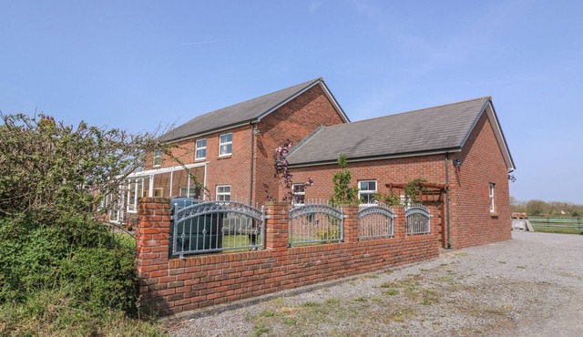 CADWGAN, family friendly, luxury holiday cottage in Aberporth