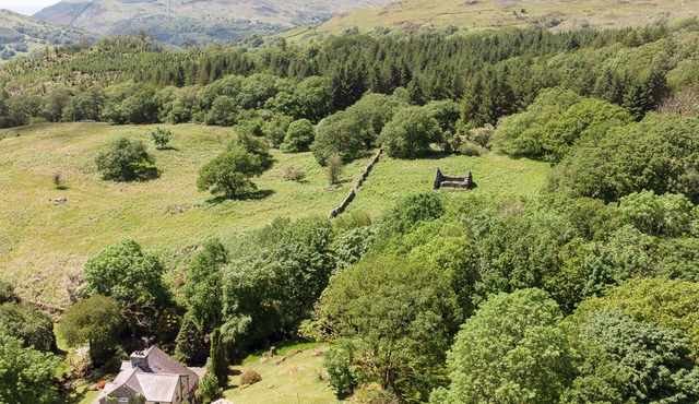 CAE LLECI, pet friendly, character holiday cottage in Dolgellau
