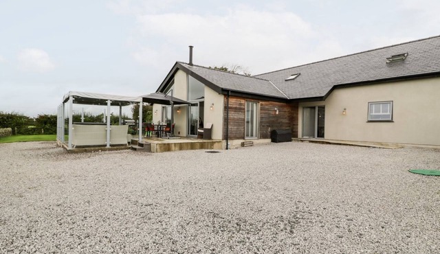 CAE SAM, family friendly, luxury holiday cottage in Pentraeth