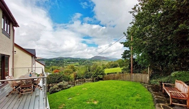 Caer Dderwen 'Oak Field' Family Home in Dolgellau