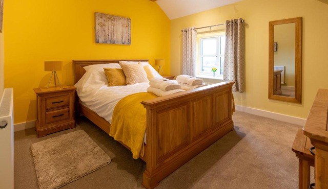 Caer Fedwen Barns Heulog Cottage King Bed Self Catering with Private Hot Tub
