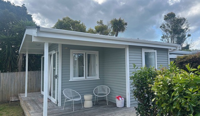 Caesars Cottage - 5 minutes walk from heart of Waiheke Island