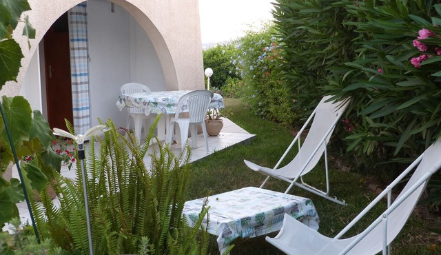 Cagnes sur mer in villa with garden your studio with terrace and parking